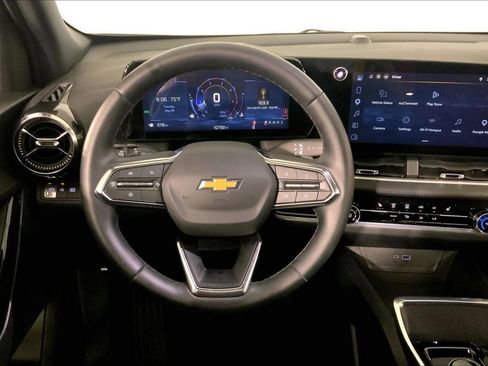 Used 2026 Chevrolet Equinox LT FWD image 5