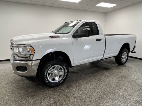Used 2024 RAM 2500 Tradesman w/ Chrome Appearance Group image 15