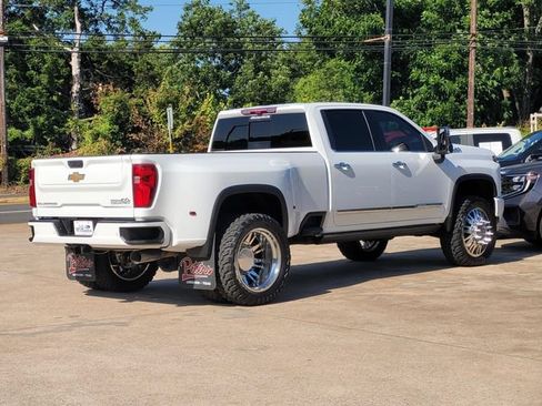 Used 2025 Chevrolet Silverado 3500 High Country w/ Technology Package AWD/4WD image 4