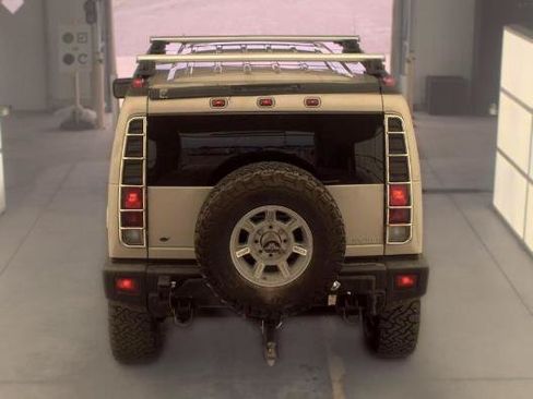 Used 2005 HUMMER H2 w/ Preferred Equipment Group AWD/4WD image 4