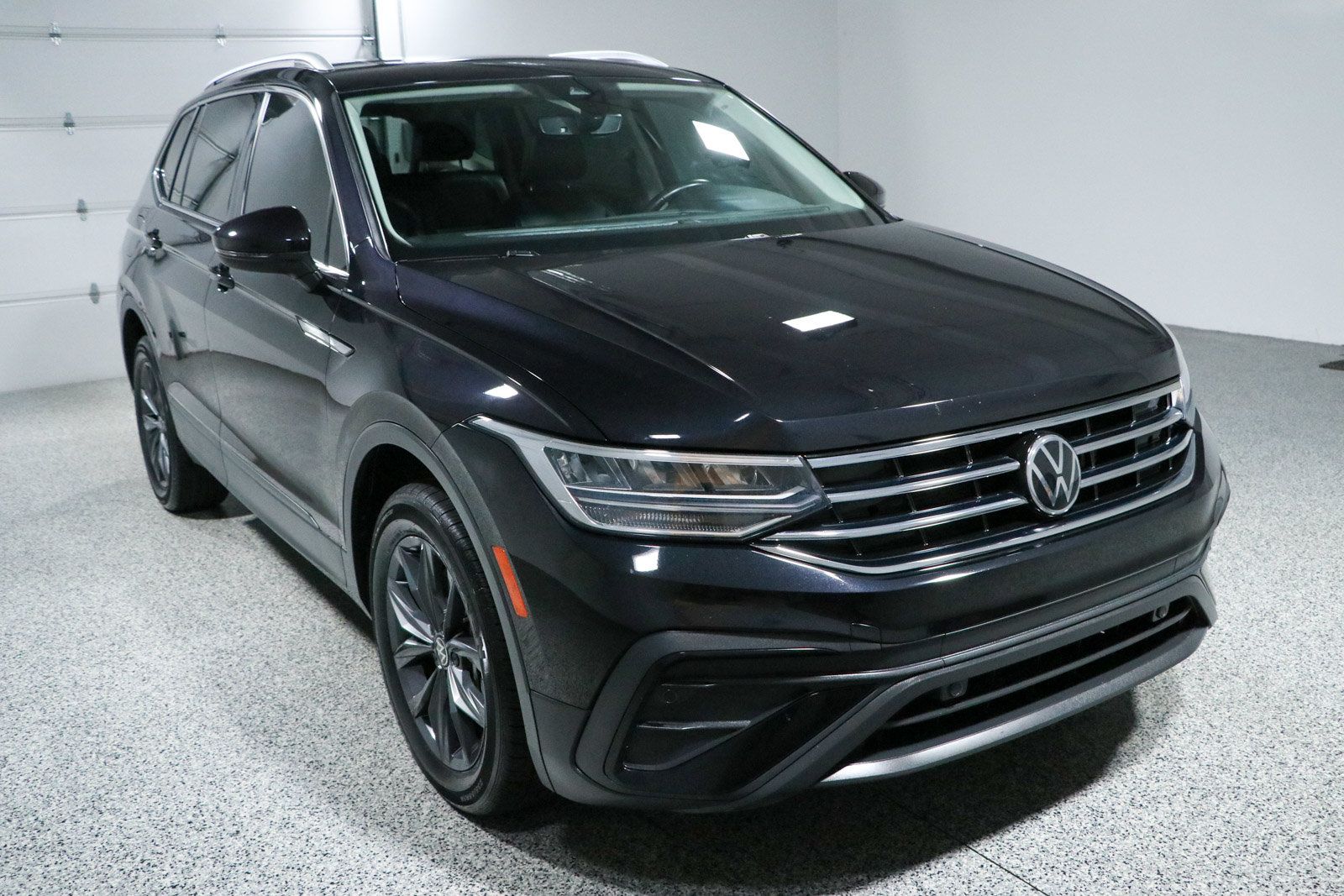 Used 2022 Volkswagen Tiguan SE w/ Panoramic Sunroof Package AWD/4WD image 5