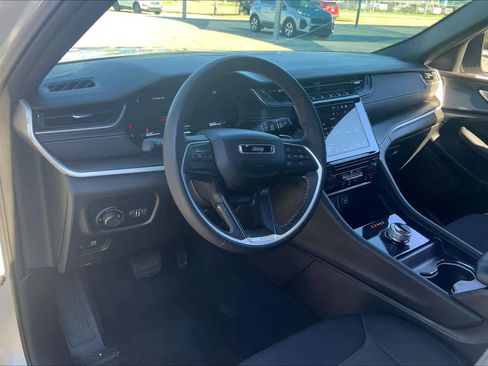 Used 2024 Jeep Grand Cherokee Laredo X w/ Trailer Tow Package image 18