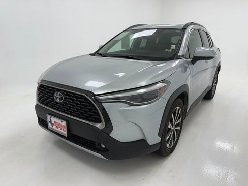 Used 2024 Toyota Corolla Cross XLE image 4
