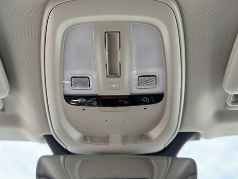 Used 2025 Volvo XC90 B5 Core AWD/4WD image 16