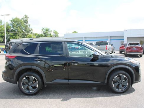 Used 2024 Nissan Rogue SV AWD/4WD image 11