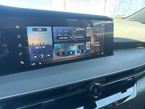 New 2025 Nissan Murano SV image 4