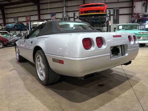 Used 1996 Chevrolet Corvette Convertible RWD image 22