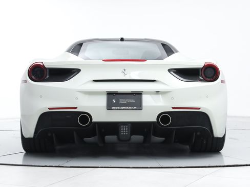 Used 2017 Ferrari 488 GTB RWD image 8