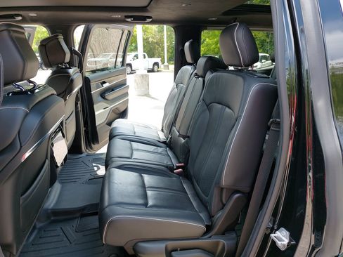 Used 2023 Jeep Grand Wagoneer Series II w/ Flexible Seating Group AWD/4WD image 15