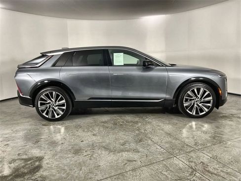Used 2023 Cadillac Lyriq 2WD image 9
