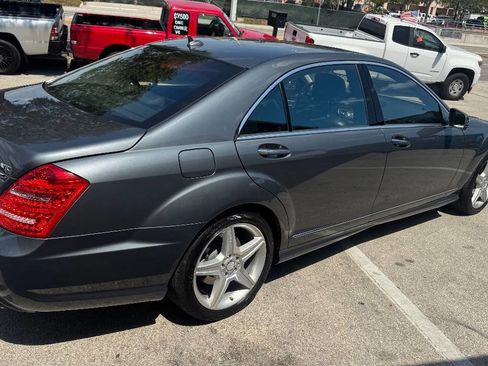 Used 2011 Mercedes-Benz S 550 4MATIC image 4