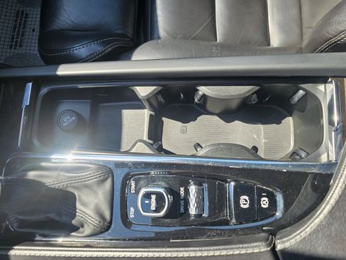 Used 2017 Volvo XC90 T6 Momentum w/ Vision Package AWD/4WD image 22