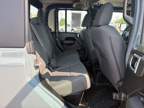 Used 2024 Jeep Gladiator Sport AWD/4WD image 29