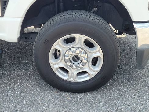 Used 2025 Ford F250 XLT AWD/4WD image 6
