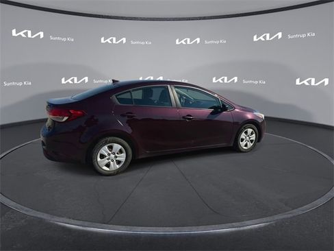 Used 2017 Kia Forte LX image 21