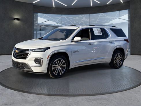 Certified 2023 Chevrolet Traverse High Country FWD image 2