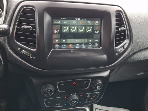 Used 2019 Jeep Compass Latitude image 15