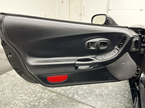 Used 2001 Chevrolet Corvette Convertible w/ Preferred Equipment Group2 image 6