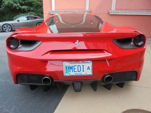 Used 2017 Ferrari 488 GTB RWD image 6