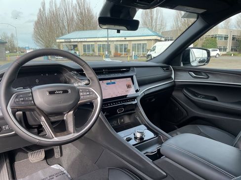 New 2026 Jeep Grand Cherokee L 4WD image 13