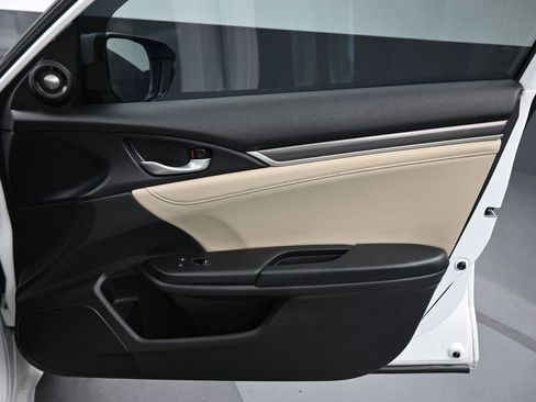 Used 2020 Honda Civic Touring image 42