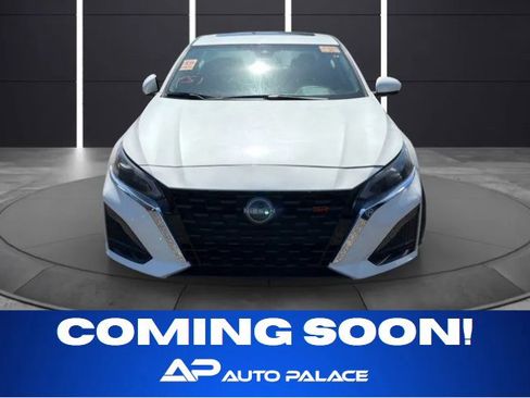 Used 2023 Nissan Altima 2.5 SV w/ SV Premium Package FWD image 1