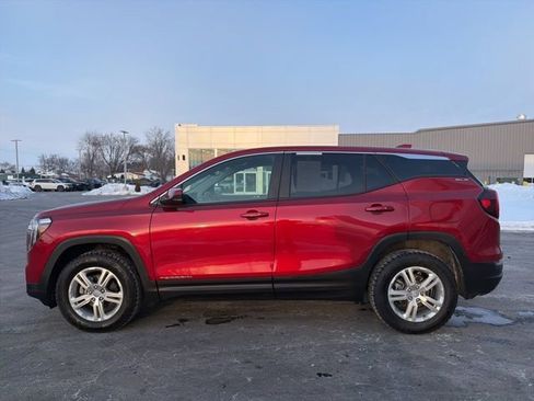 Used 2024 GMC Terrain SLE w/ LPO, Floor Liner Package image 4