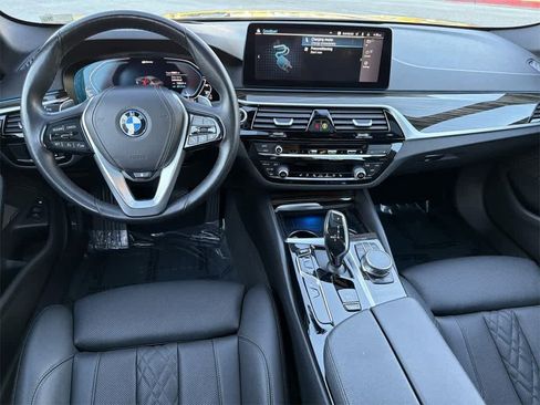 Used 2023 BMW 530e xDrive image 12