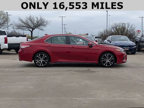 Used 2020 Toyota Camry SE w/ Convenience Package image 4