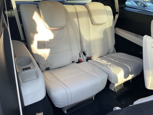 New 2026 Mercedes-Benz GLS 580 4MATIC image 44