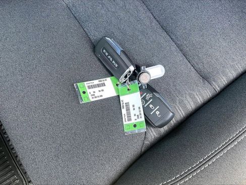 New 2026 RAM 1500 4x4 Crew Cab image 31