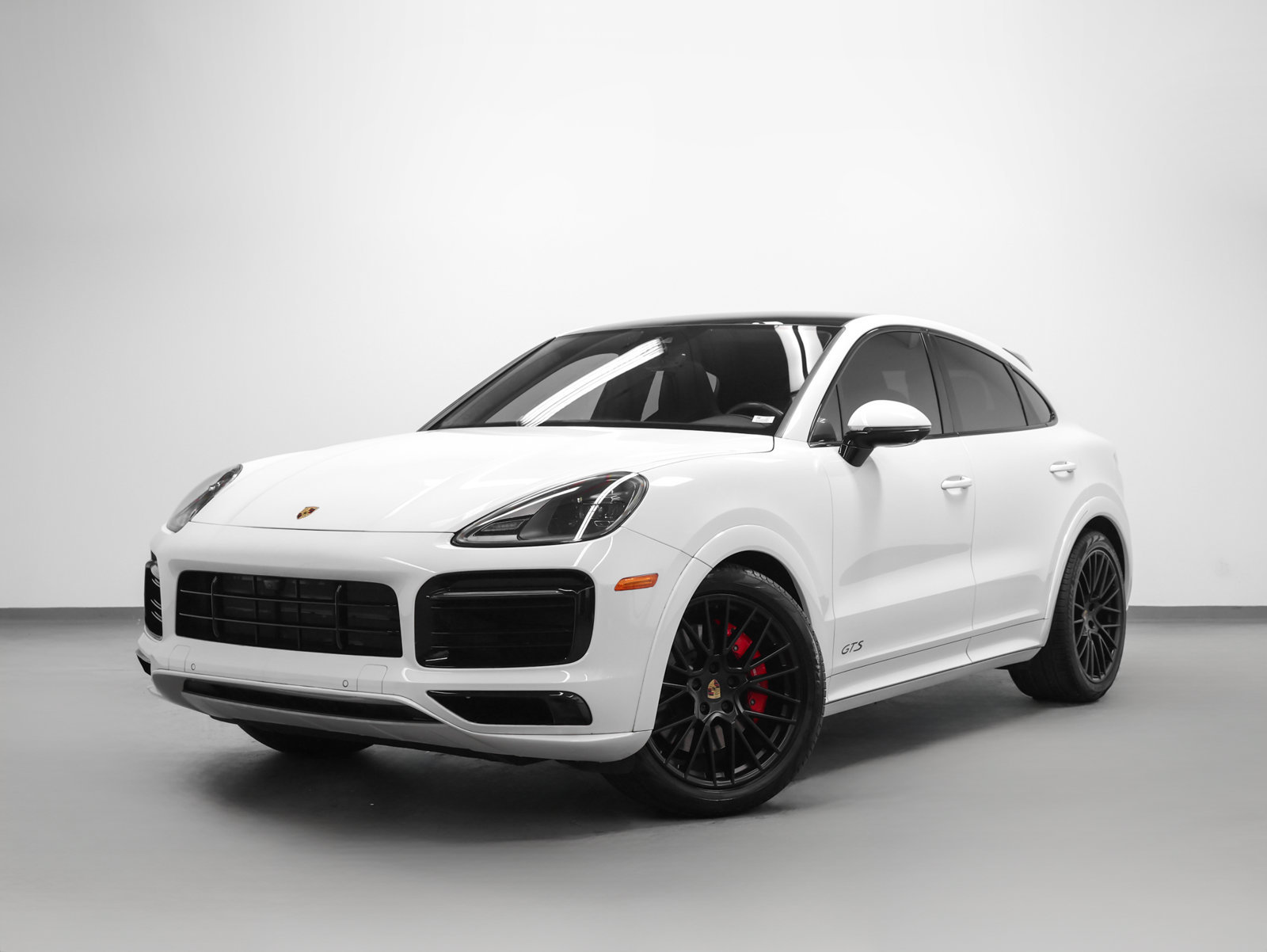 Certified 2022 Porsche Cayenne GTS w/ Premium Package Plus AWD/4WD image 1