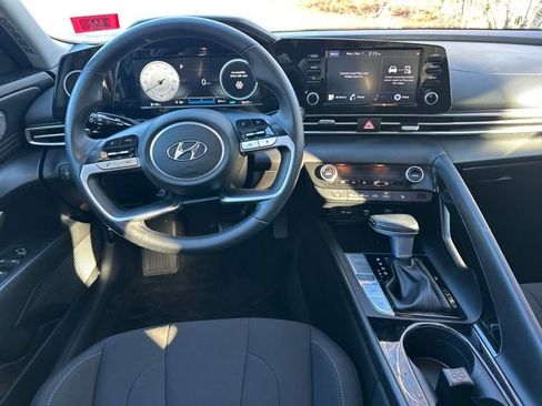 Used 2022 Hyundai Elantra SEL w/ Convenience + Premium Package image 14