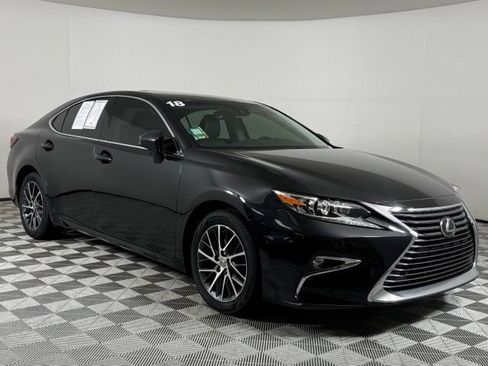Used 2018 Lexus ES 350 w/ Luxury Package w/Wood Trim FWD image 10