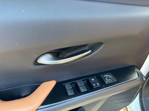 Used 2021 Lexus UX 200 w/ Premium Package FWD image 14