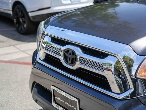 Used 2015 Toyota Tacoma PreRunner w/ SR5 Package RWD image 8