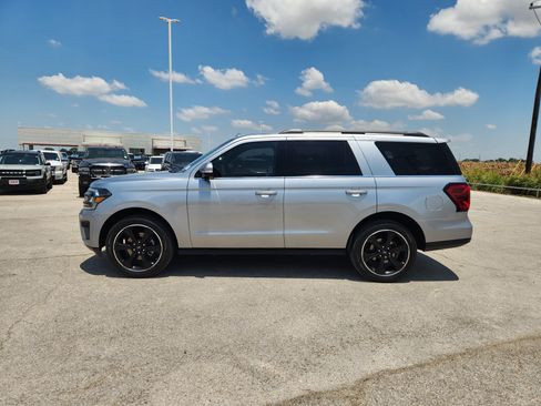 Used 2024 Ford Expedition Limited RWD image 4