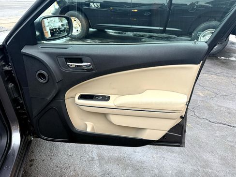 Used 2014 Dodge Charger SE image 32