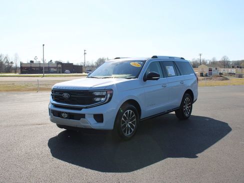 Used 2025 Ford Expedition Platinum AWD/4WD image 4