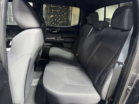 Used 2018 Toyota Tacoma TRD Sport w/ Exterior Package AWD/4WD image 17