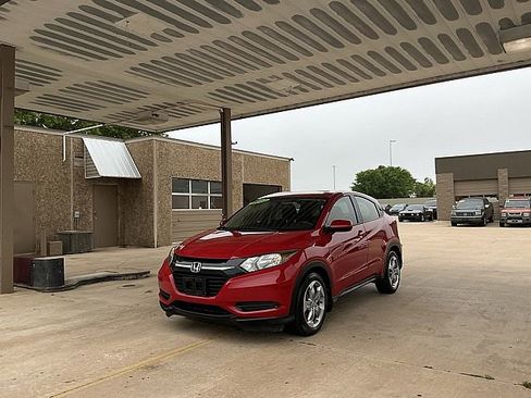 Used 2017 Honda HR-V LX image 1