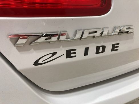 Used 2013 Ford Taurus SEL image 30