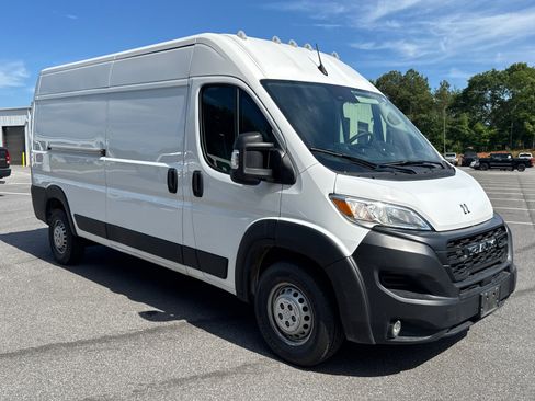 Used 2024 RAM ProMaster 2500 w/ Convenience Group FWD image 3
