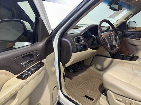 Used 2014 GMC Yukon Denali RWD image 16