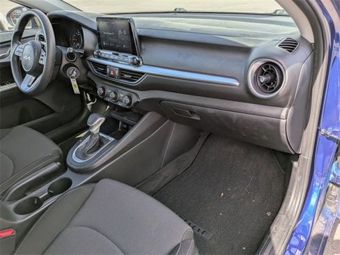 Used 2022 Kia Forte LXS image 21