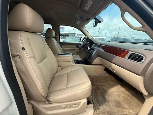 Used 2011 GMC Yukon SLT w/ SLT-2 Equipment Package image 24