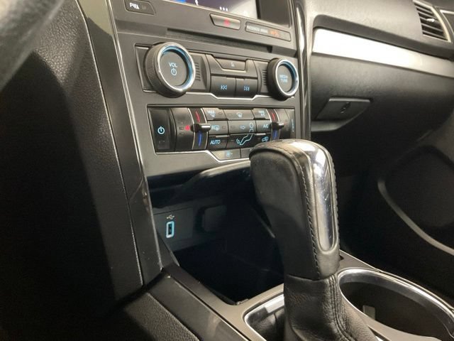 Used 2017 Ford Explorer XLT w/ Equipment Group 202A AWD/4WD image 28
