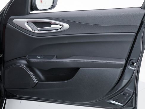 New 2025 Alfa Romeo Giulia w/ Driving Assist Package image 12