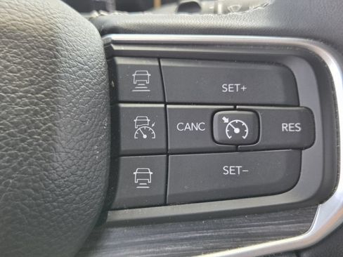 Used 2024 Jeep Wagoneer L Series II w/ Flexible Seating Group AWD/4WD image 27