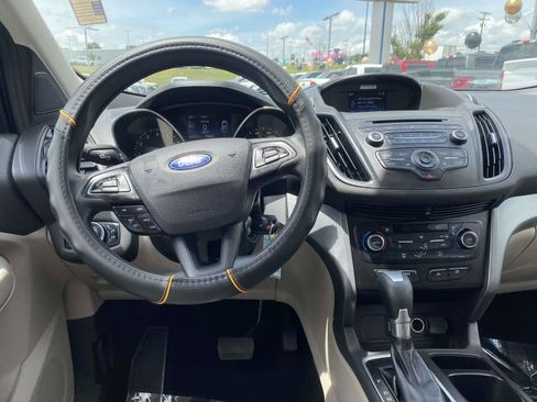 Certified 2017 Ford Escape SE FWD image 12